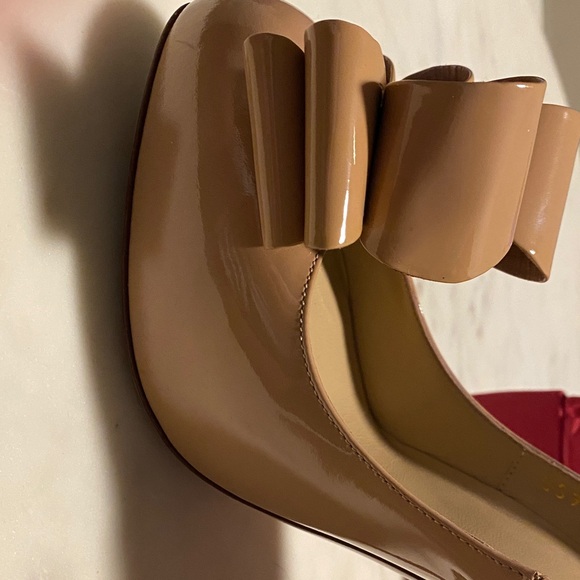 Valentino Women's Nude Bow Heels - Picture 3 of 11